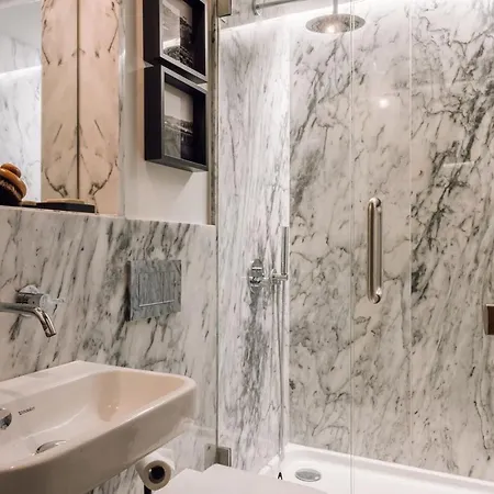 Daire Kamour - 2 Bedrooms And Balcony In Baixa Lisboa