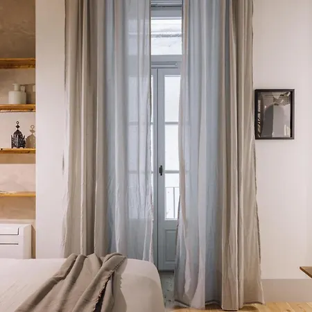 Kamour - 2 Bedrooms And Balcony In Baixa Lissabon